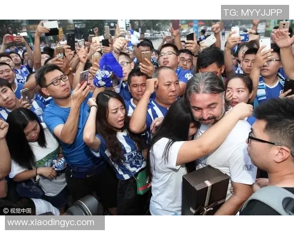 突发足球八卦震惊宣布离队球迷纷纷送别心碎不舍